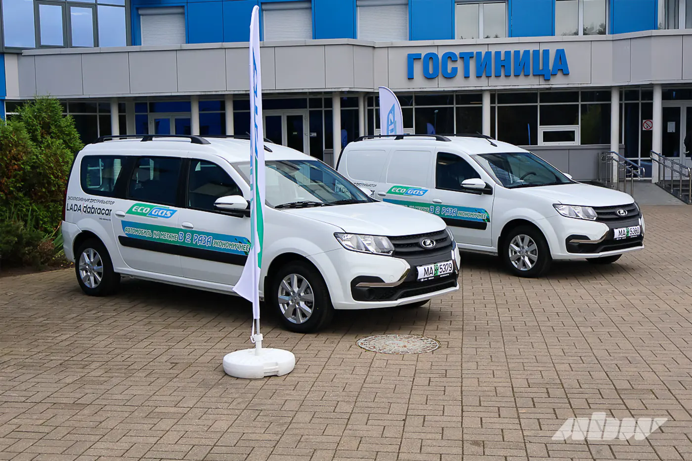 Теперь с заводским метаном: в Беларуси представили LADA Largus CNG и рассказали о перспективах газовых заправок