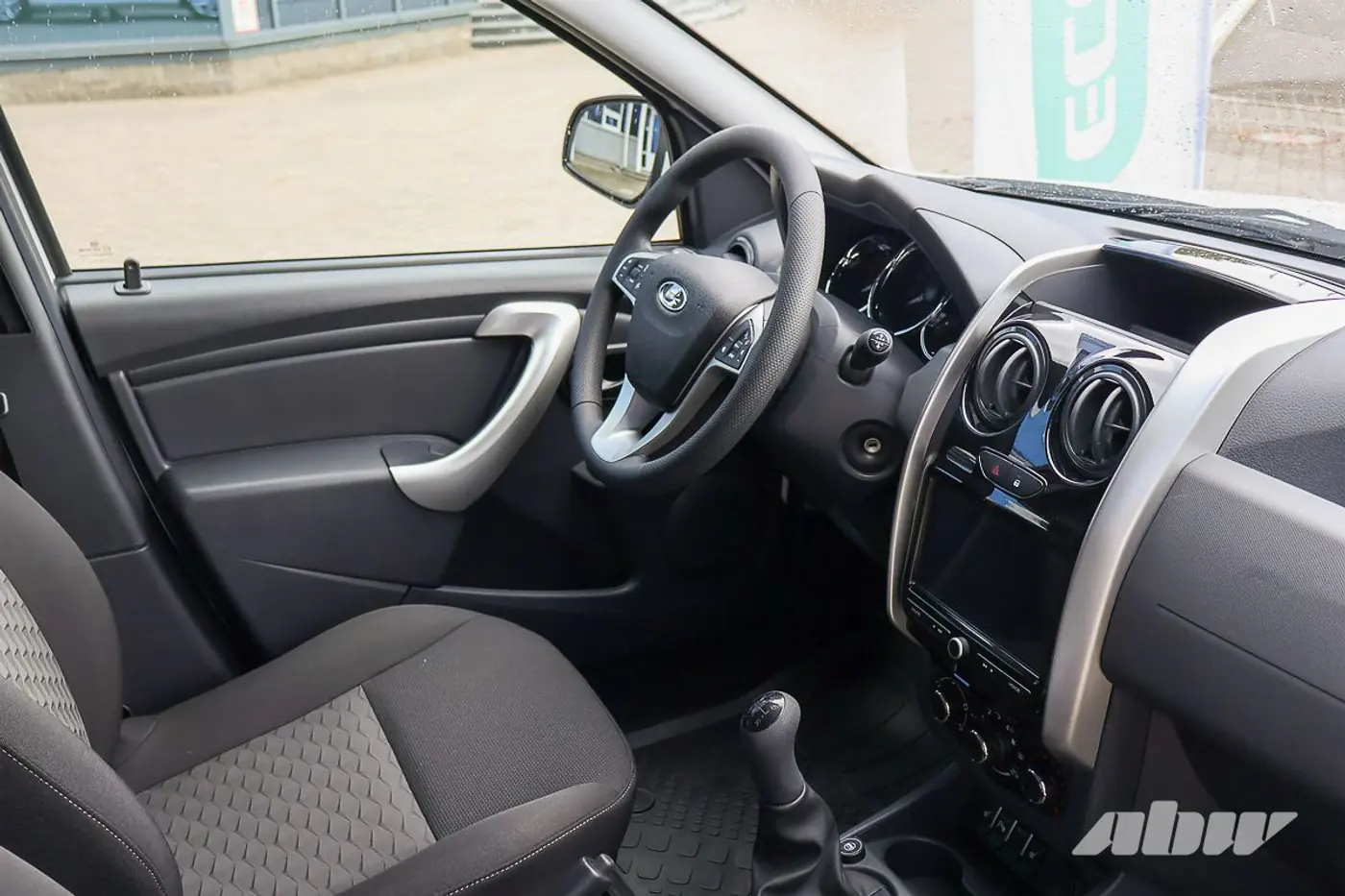 Теперь с заводским метаном: в Беларуси представили LADA Largus CNG и рассказали о перспективах газовых заправок