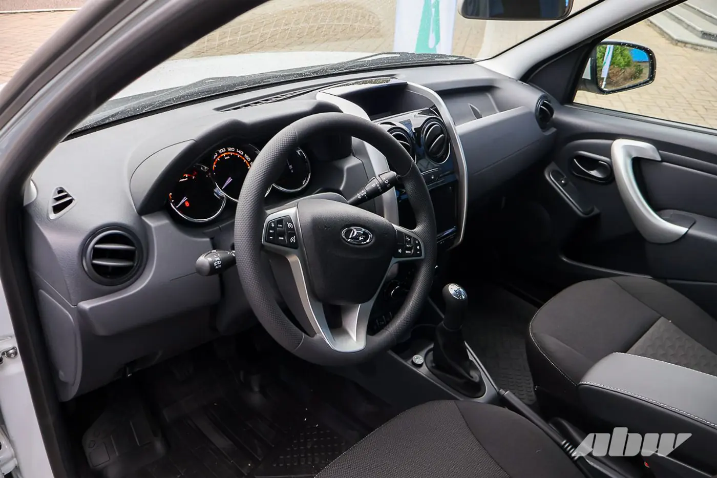 Теперь с заводским метаном: в Беларуси представили LADA Largus CNG и рассказали о перспективах газовых заправок