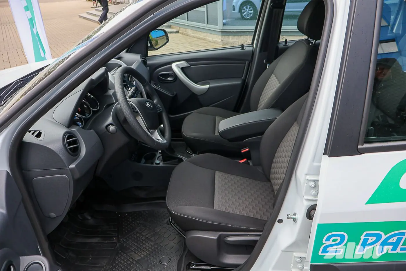 Теперь с заводским метаном: в Беларуси представили LADA Largus CNG и рассказали о перспективах газовых заправок
