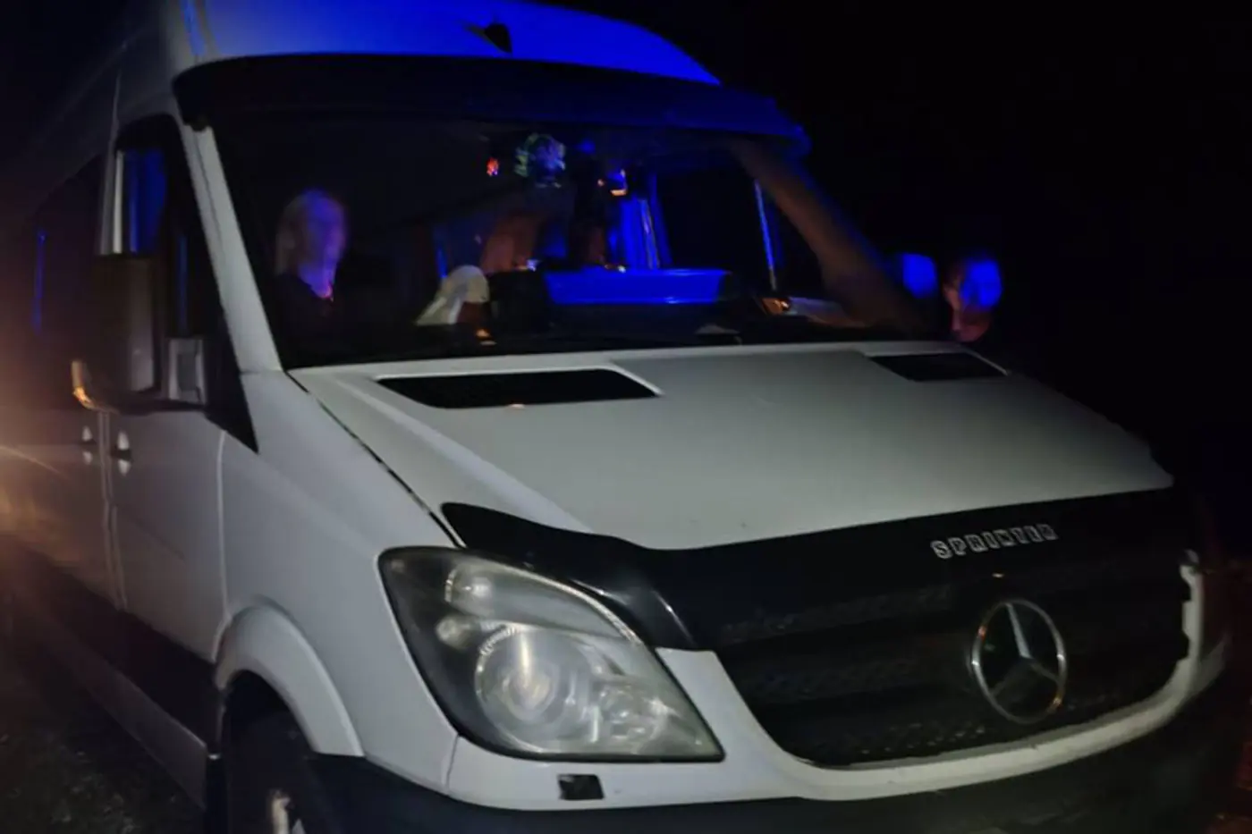 Полный микроавтобус вещей: супругов-контрабандистов задержали в Добрушском районе
