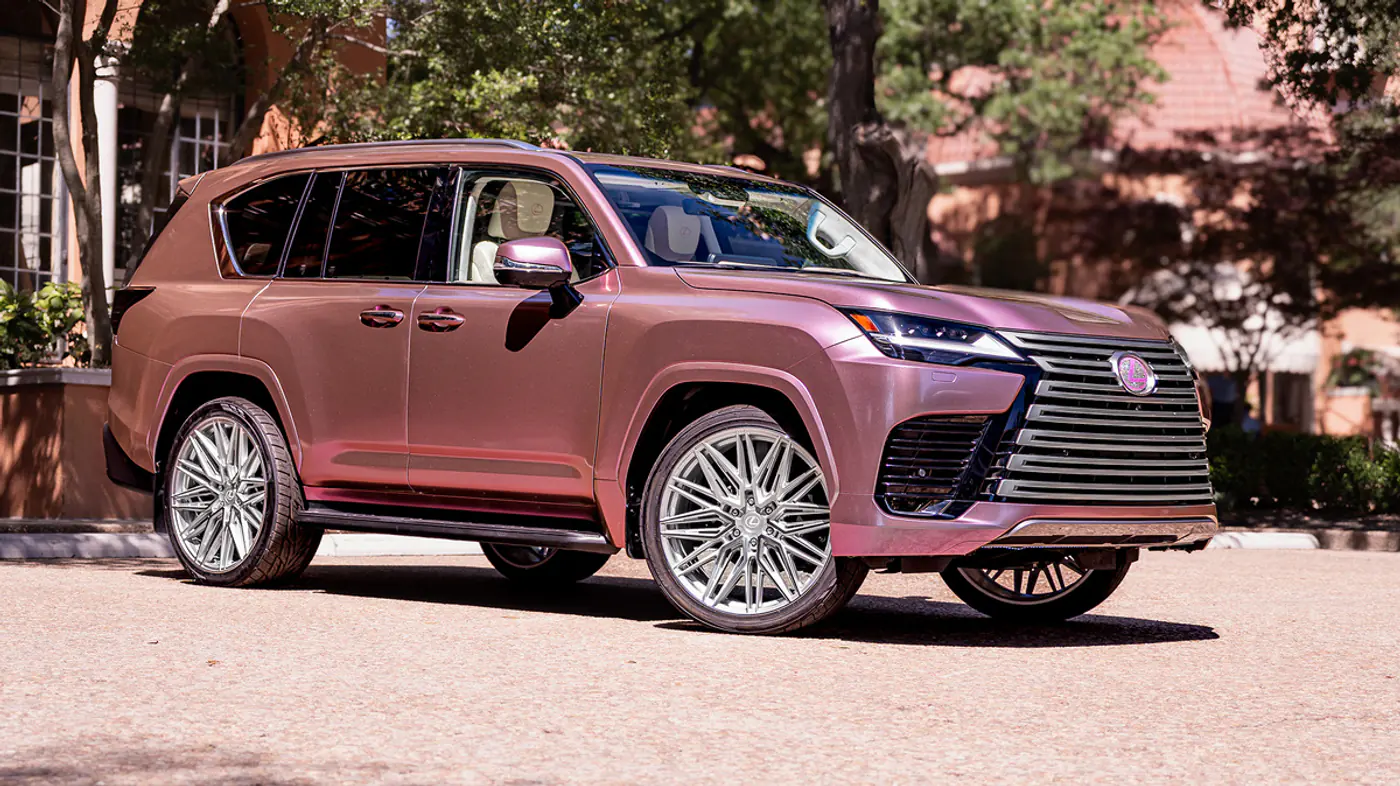 Девочки, нам это надо: как выглядит передвижной салон красоты от Lexus
