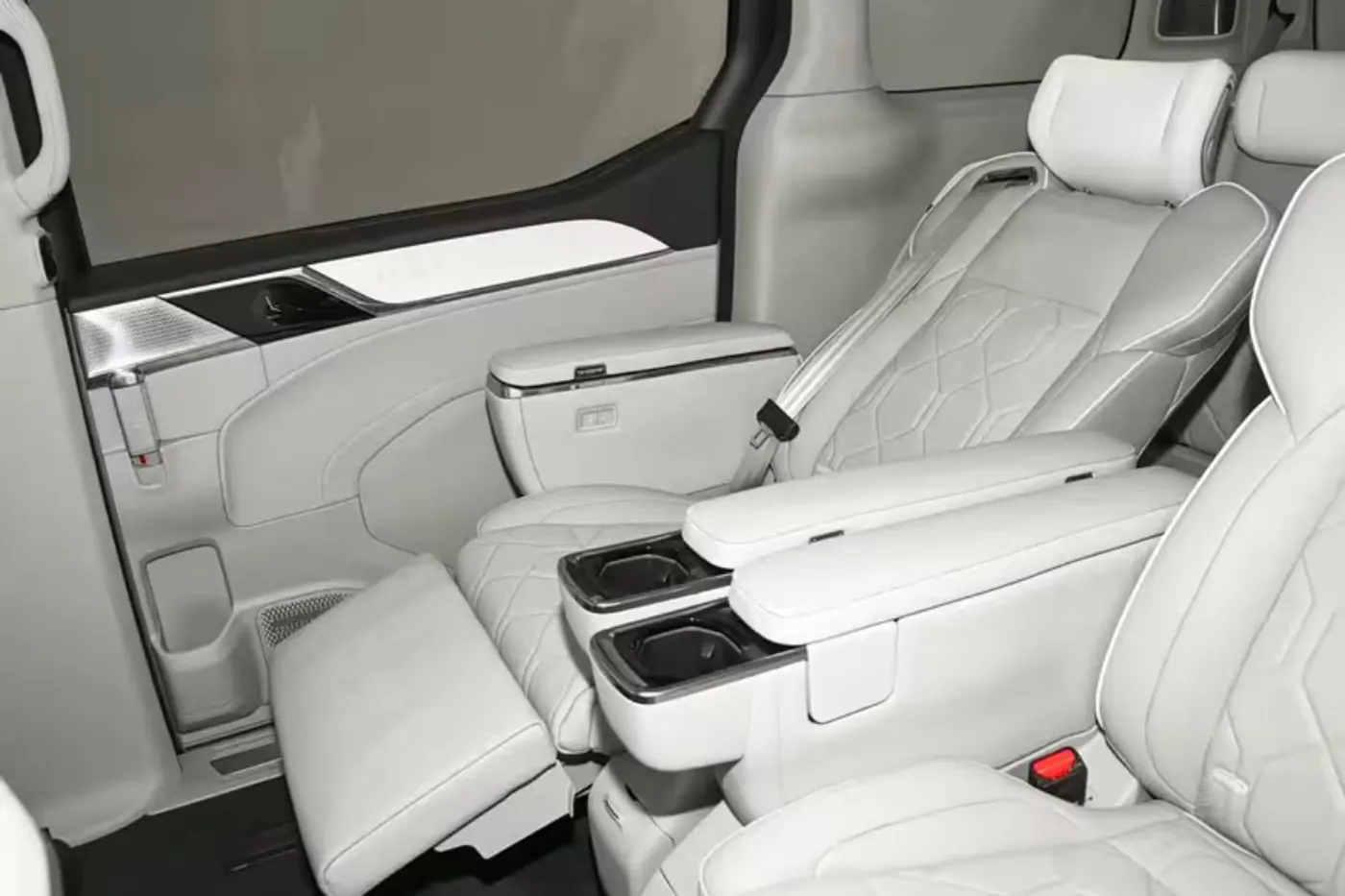 Volvo меняет планы: электрический EM90 станет гибридом