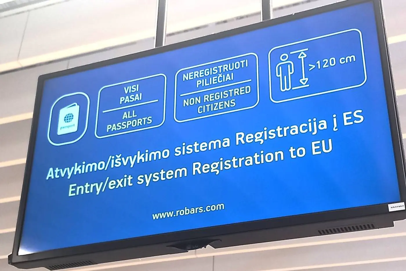 На границах шенгена ввели новую систему въезда-выезда: как это работает и кого затронет