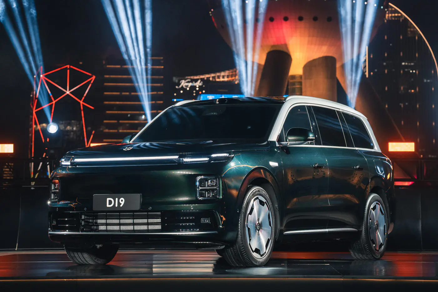 C проектором в фарах: дебютировал флагманский паркетник Leapmotor D19