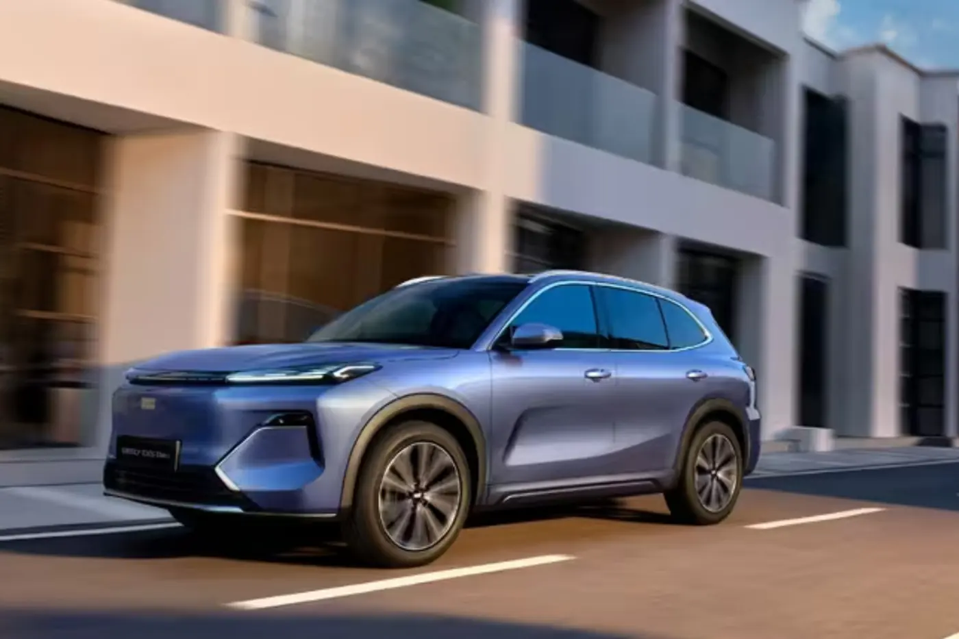 Geely ворвалась в гибридный сегмент – в России дебютировал кроссовер EX5 EM-i