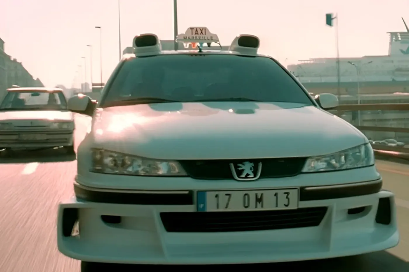 «Такси» Люка Бессона – фильм, который сделал Peugeot 406 легендой