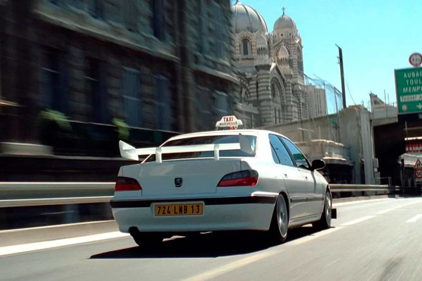 «Такси» Люка Бессона – фильм, который сделал Peugeot 406 легендой
