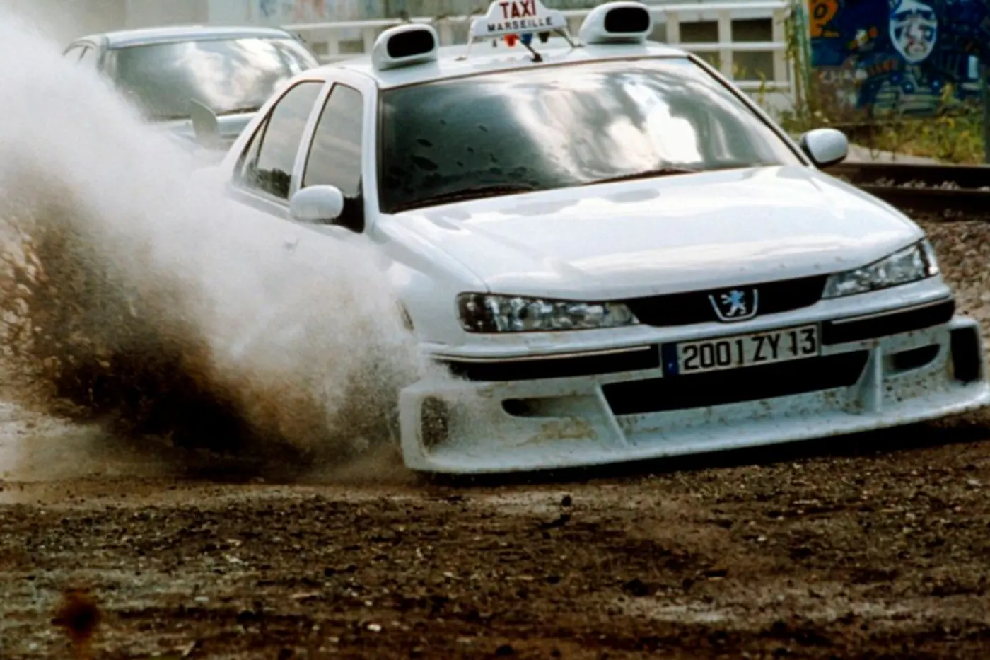 «Такси» Люка Бессона – фильм, который сделал Peugeot 406 легендой