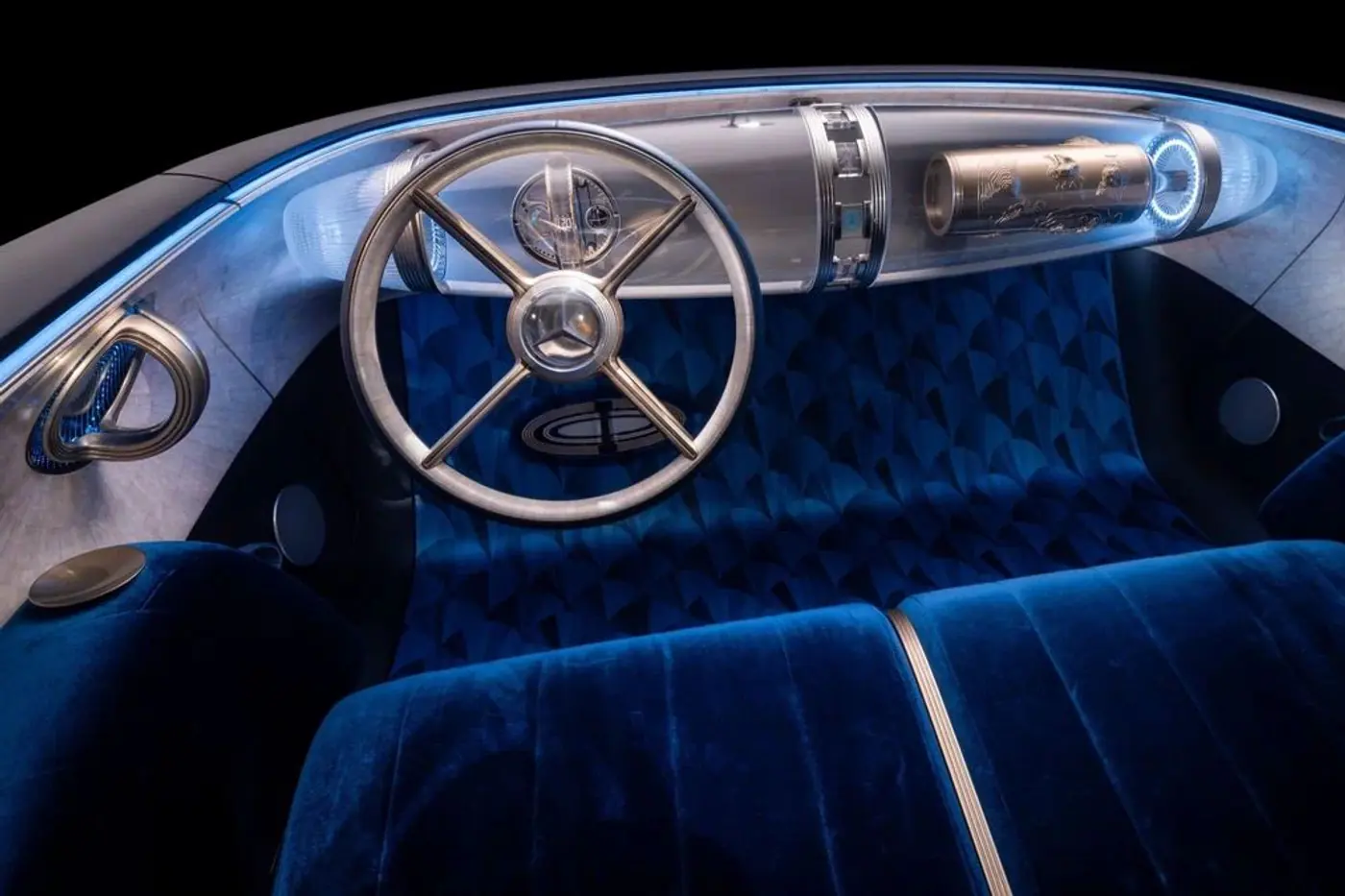 Прошлое встретилось с будущим: Mercedes-Benz представил концепт Vision Iconic