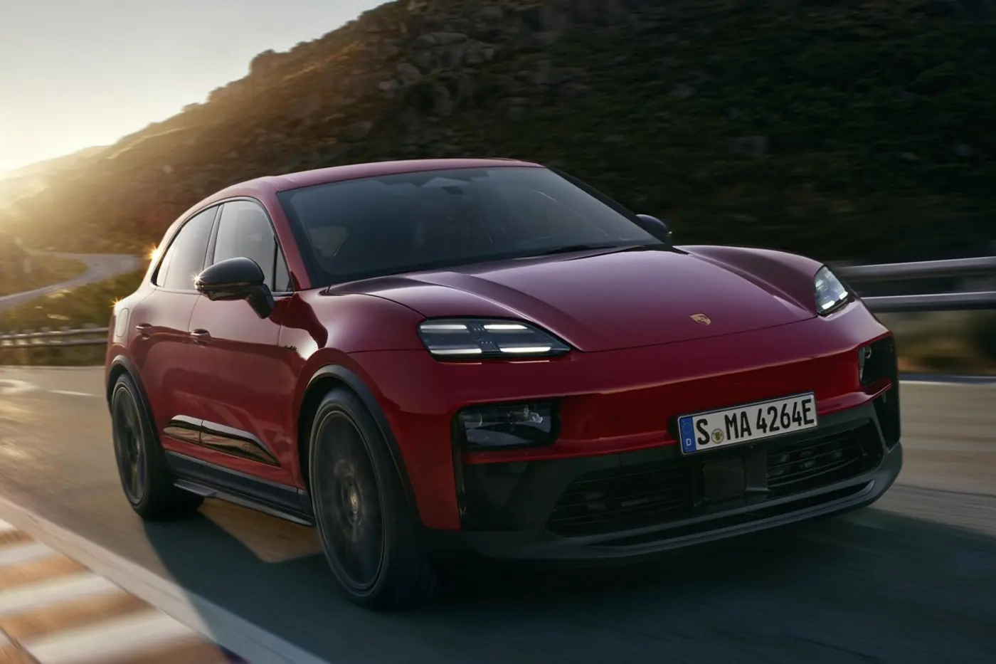 Драйверская «электричка»: Porsche показала кроссовер Macan GTS