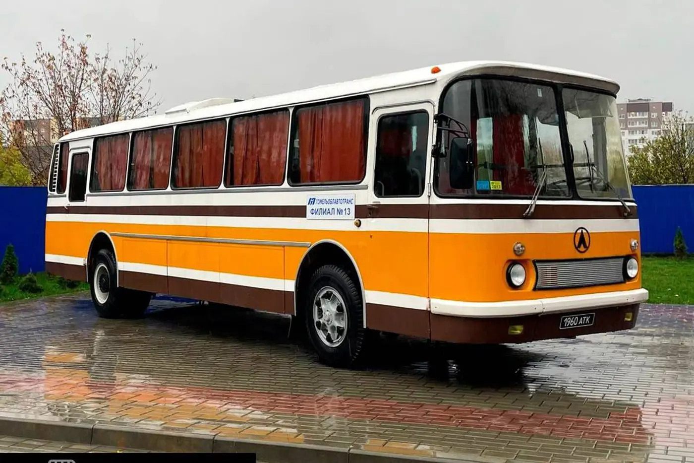 Автобус ЛАЗ стал памятником в Беларуси
