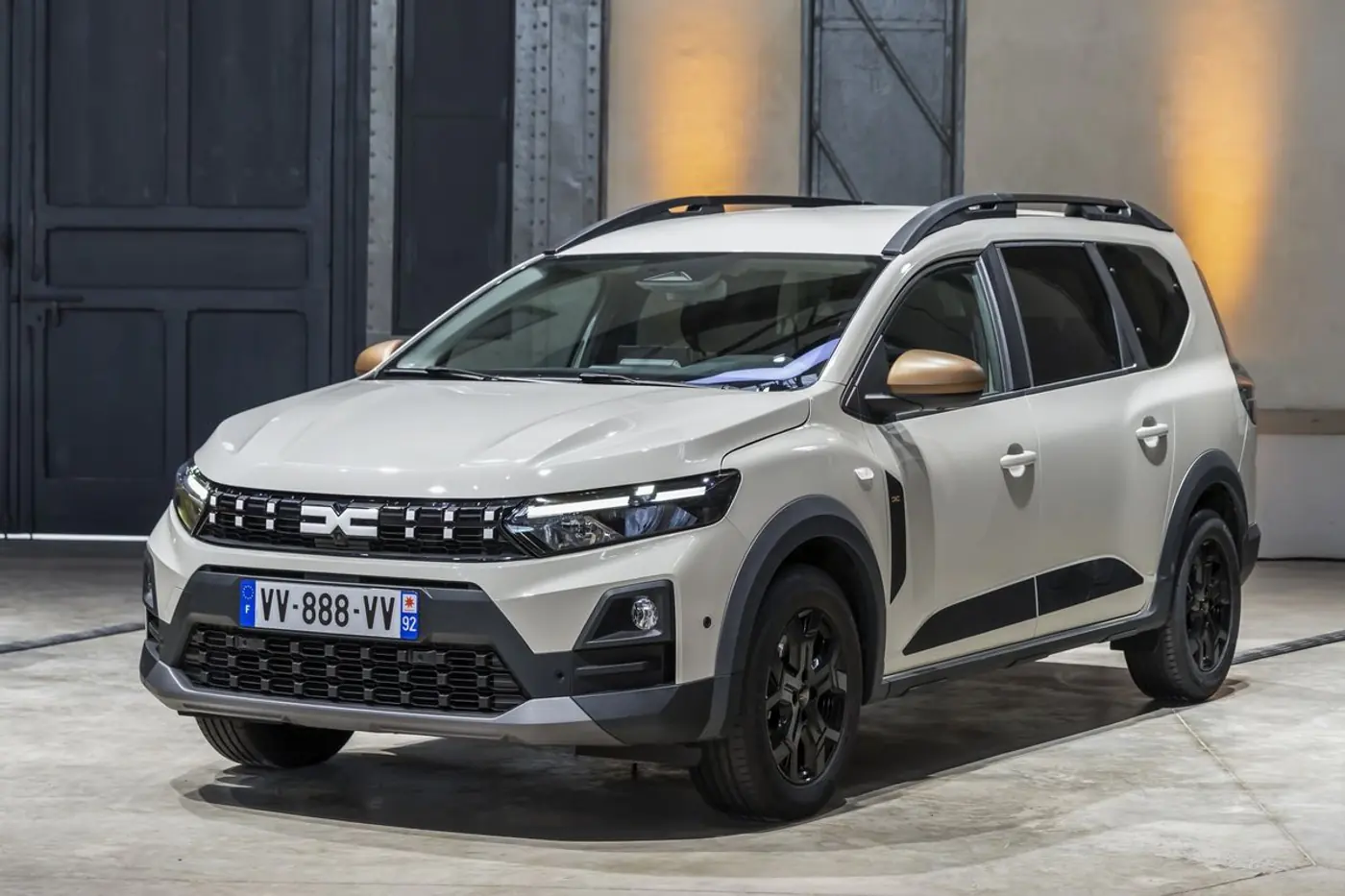 Dacia настоящего и будущего: обновление Logan и Sandero и проект народного электромобиля