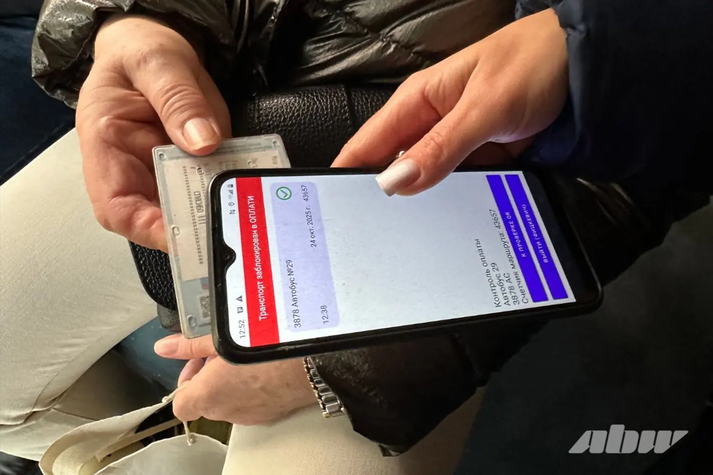 «Мою напарницу однажды ударили кулаком по лицу»: интервью с контролером