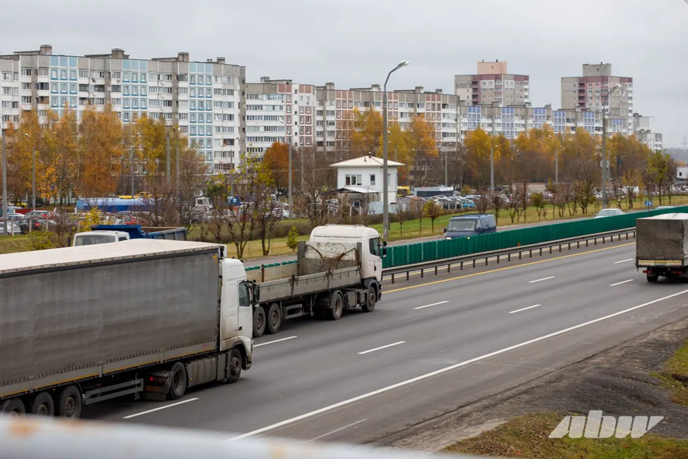 МКАД принадлежит грузовикам? Наблюдаем за тем, как ездят водители многотонников