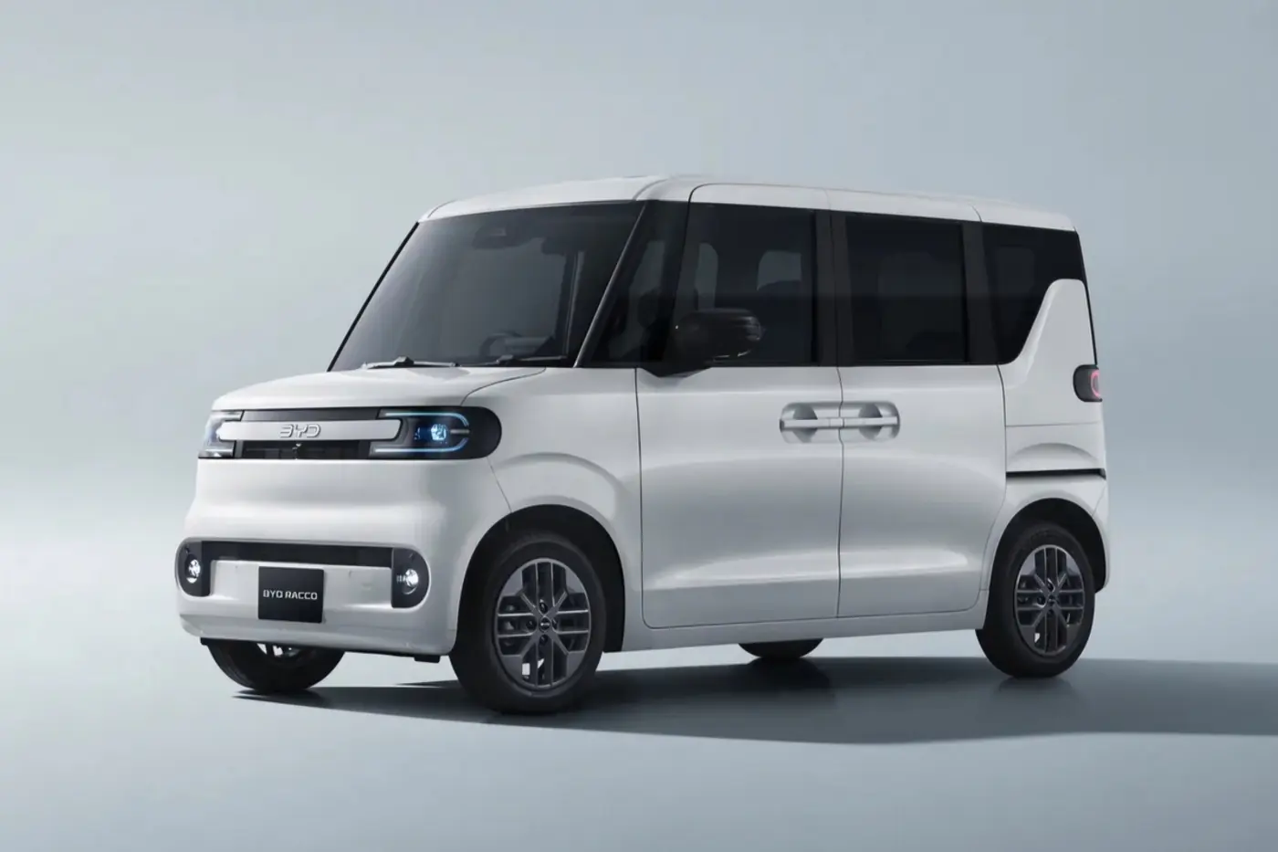 Кей-кар по-китайски: BYD показала в Японии электрический микровэн