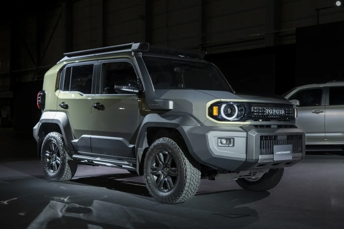 Младший «Крузак»: знакомимся с новым внедорожником Toyota Land Cruiser FJ