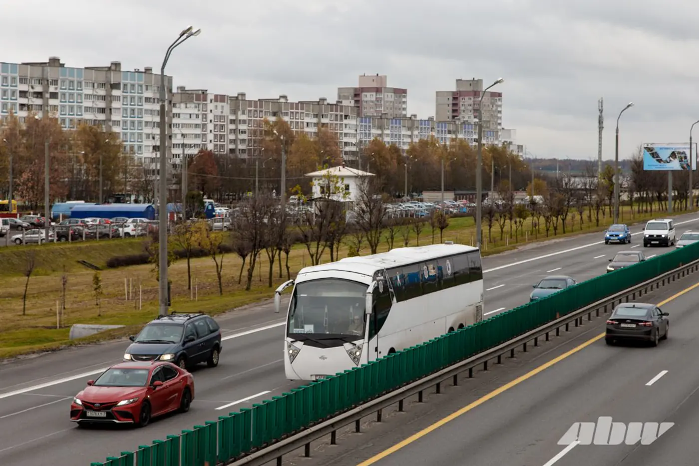 МКАД принадлежит грузовикам? Наблюдаем за тем, как ездят водители многотонников
