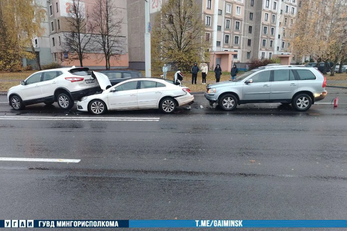 «Паровозик» из автомобилей выстроился на столичной улице