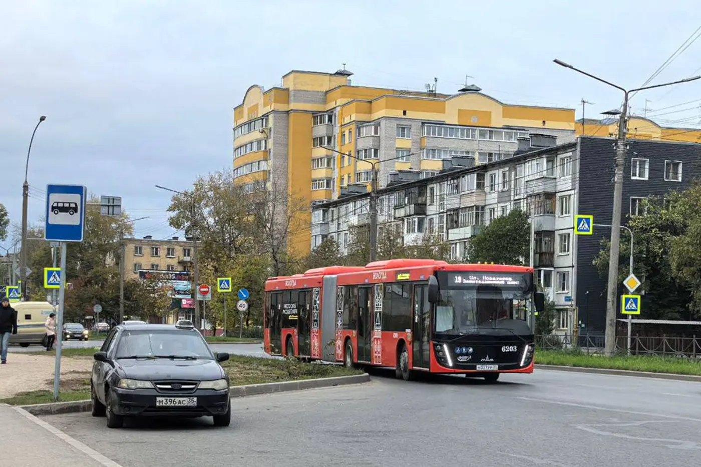 На улицы Вологды вышли красные автобусы МАЗ