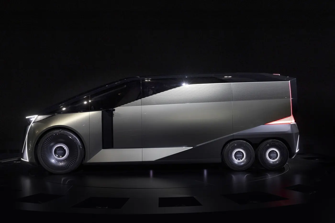 Японская фантастика: дебюты выставки Japan Mobility Show в Токио