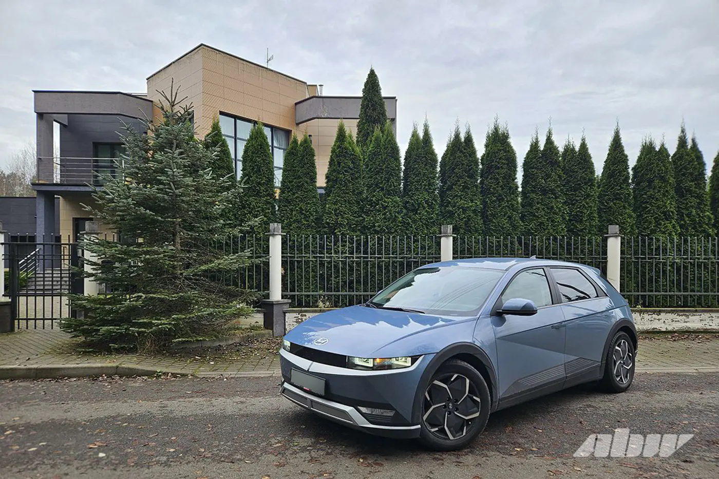 «Меня не устраивает в нем почти всё!» Владелица Hyundai Ioniq 5 – о лучшем электромобиле 2022 года