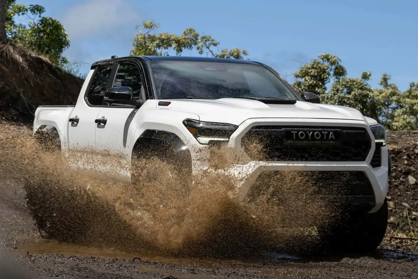 Toyota Tacoma бьет рекорды продаж в Америке. Цифры впечатляют!