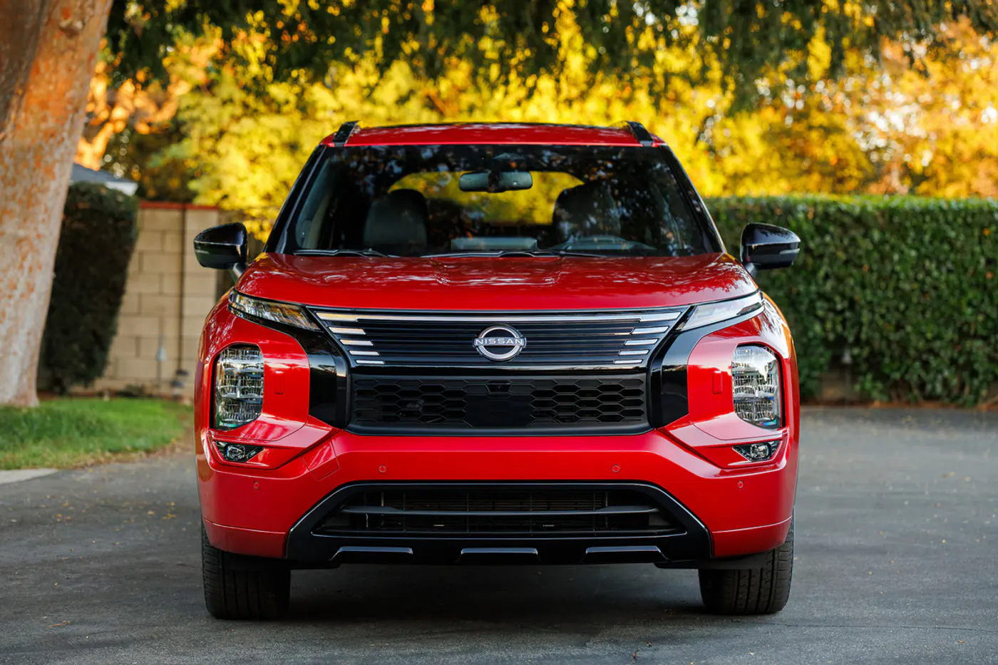 Совсем другие Nissan: новая Navara и гибридный Rogue оказались переименованными Mitsubishi