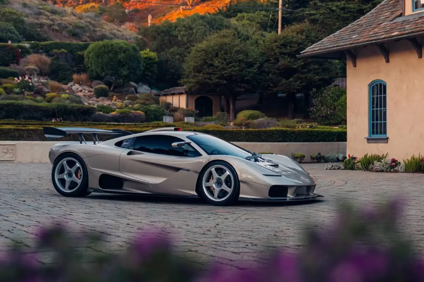 На аукционе Sotheby’s продали самый дорогой автомобиль в мире