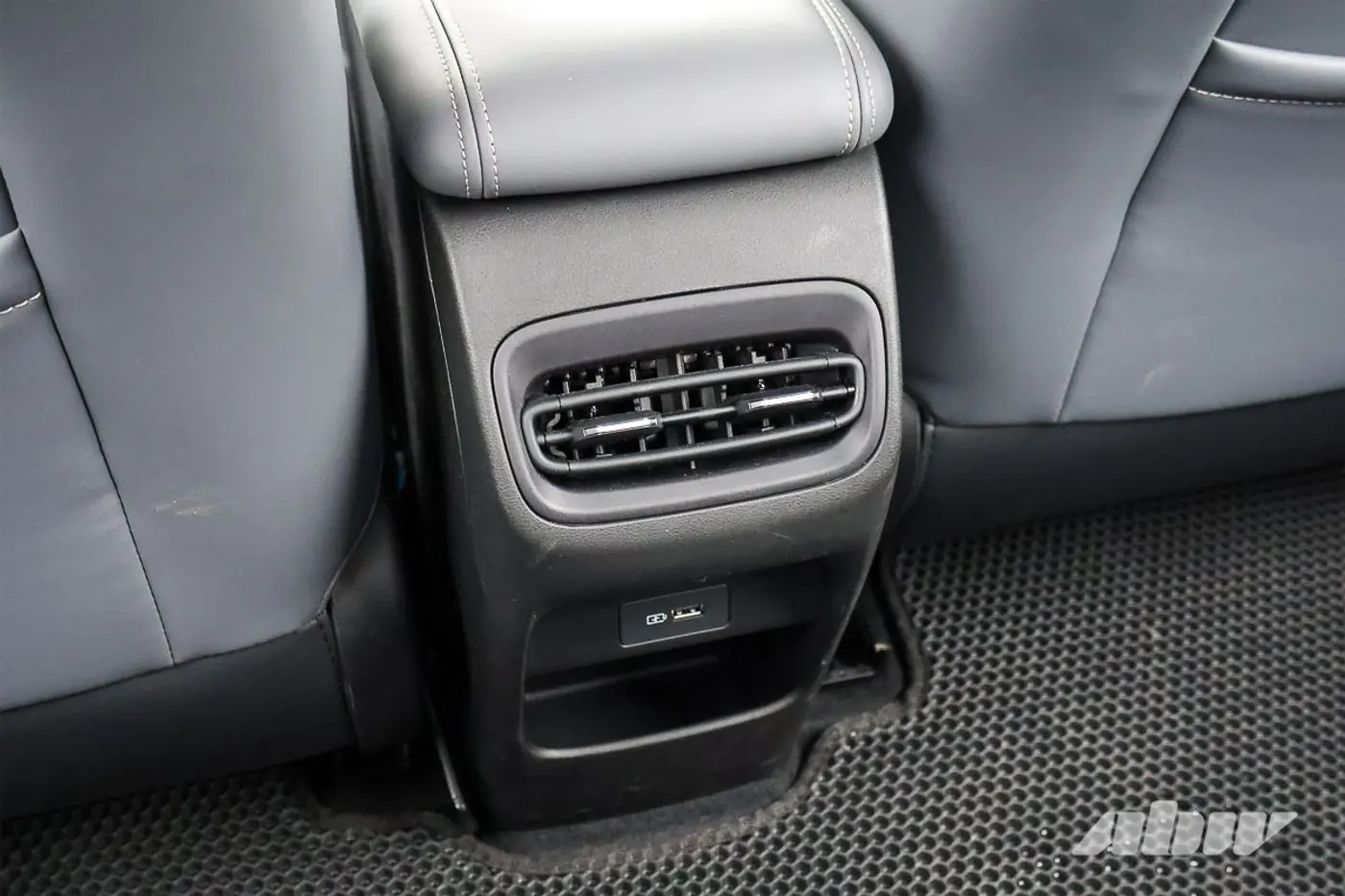 Хит китайского рынка в белорусских реалиях: тест-драйв Geely EX2