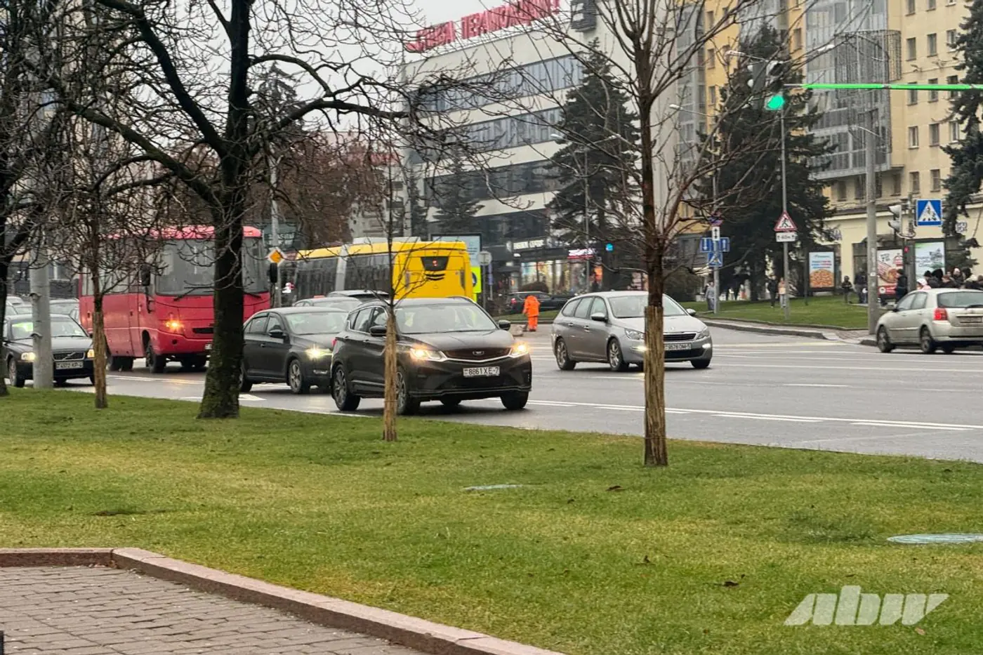 Прикинуться «электричкой»: полоса общественного транспорта глазами участников дорожного движения