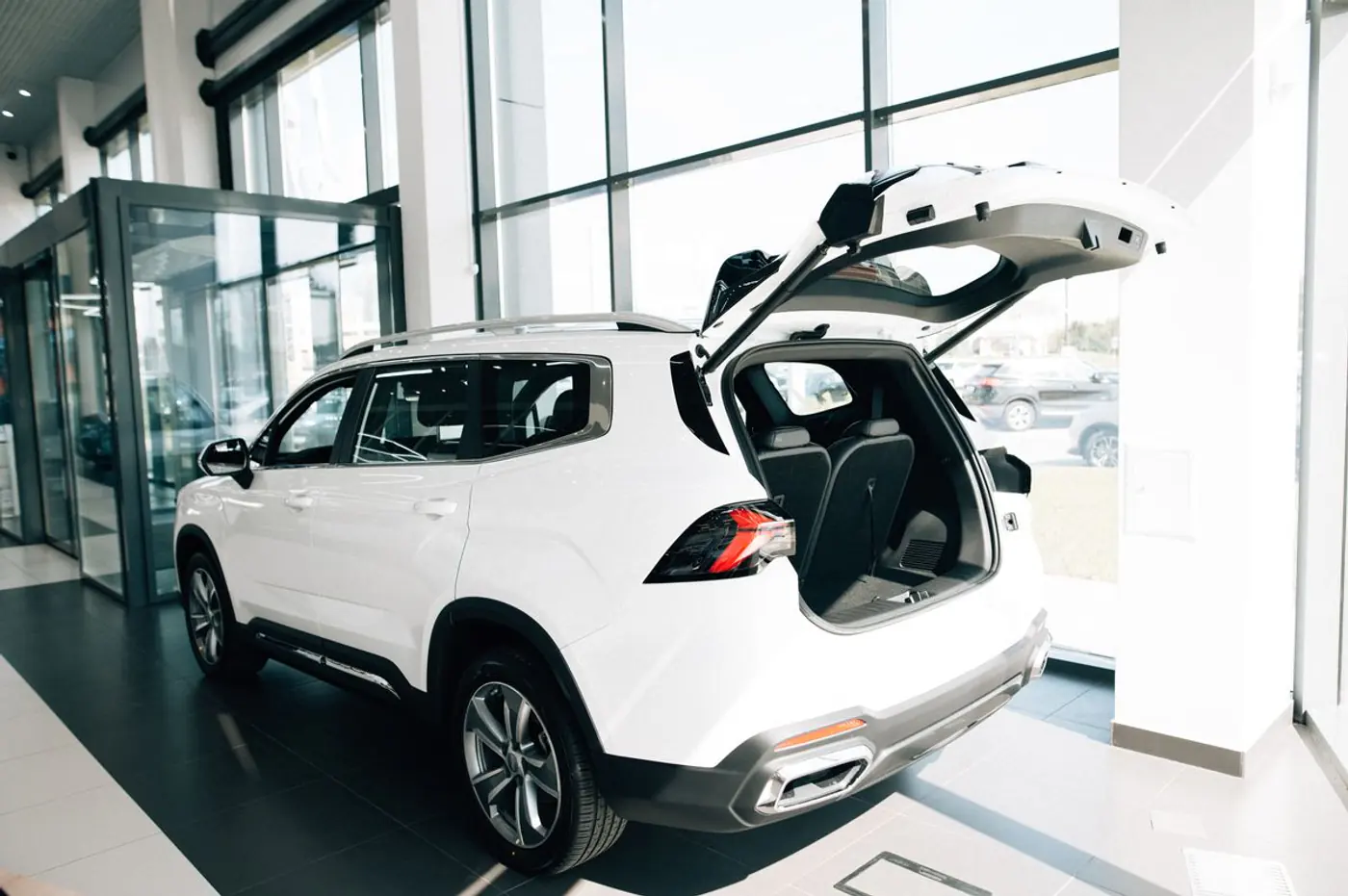 Большие планы на 2026 год? Реализуйте их с семиместным Geely Okavango!