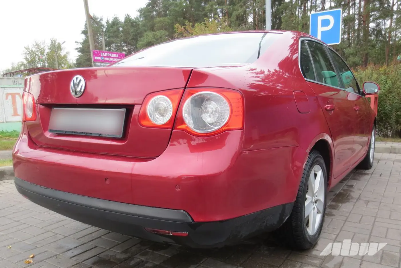 VW_Jetta_сзади_справа