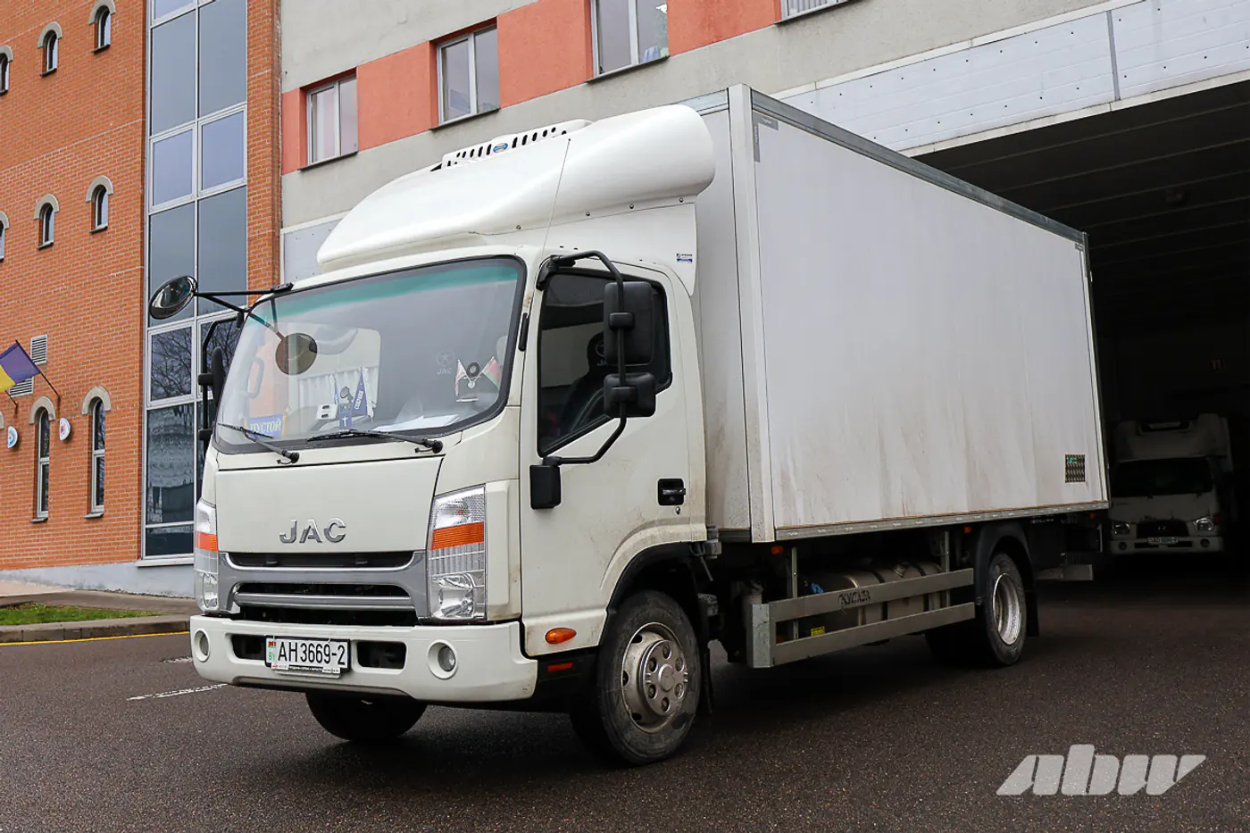 «Сделаны с хорошим запасом прочности»: мнение перевозчика о грузовиках JAC N80 и N90