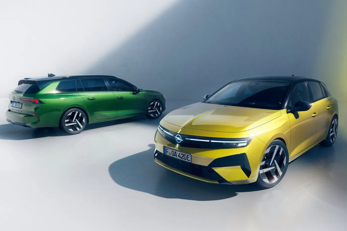 Обновленная Opel Astra: первые фотографии и подробности