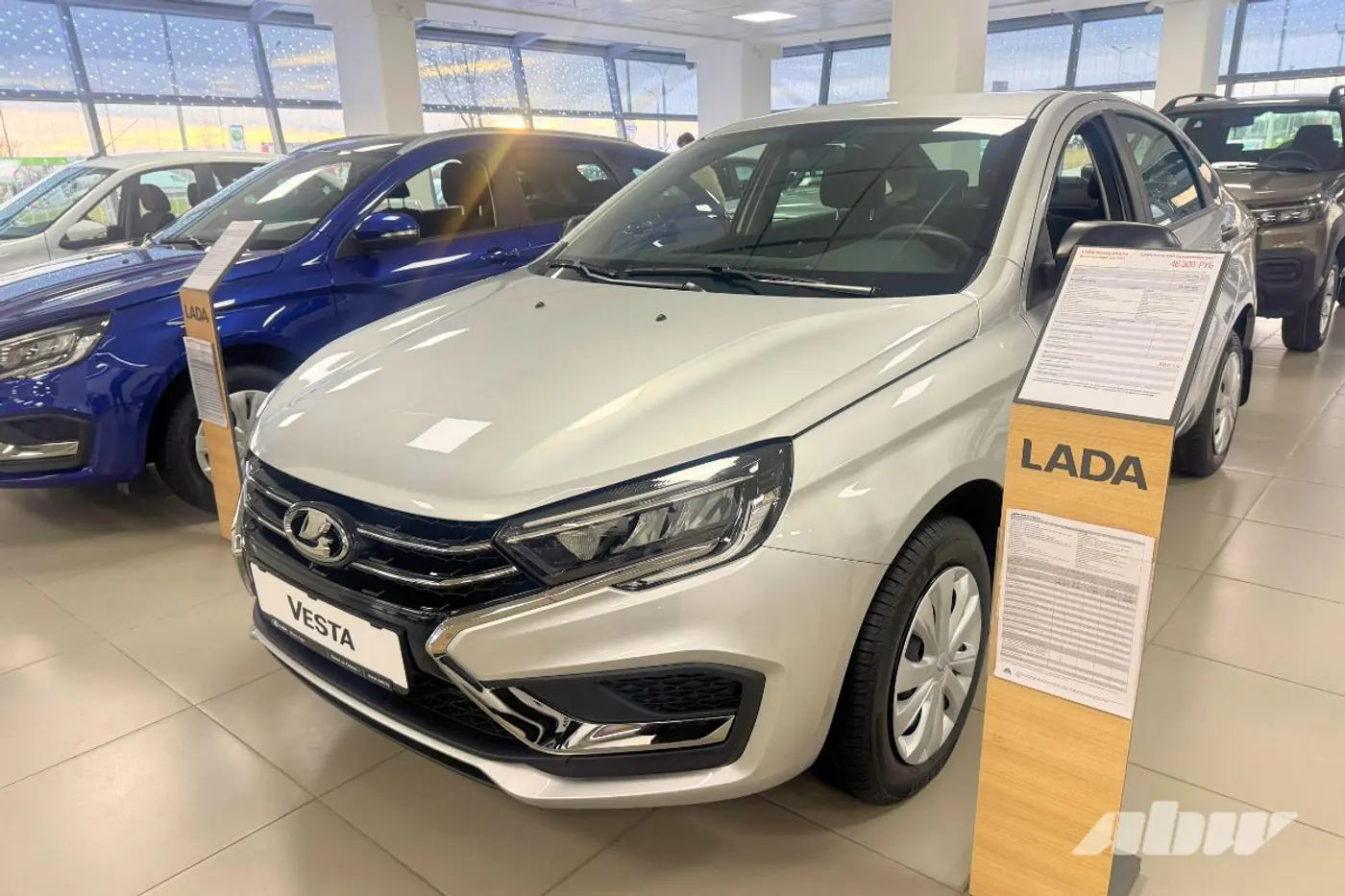 BELGEE, Geely и LADA – сравнили цены в России и Беларуси