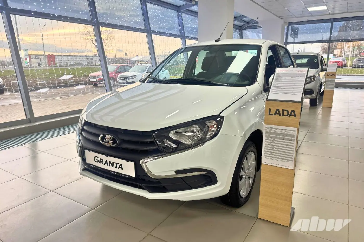 BELGEE, Geely и LADA – сравнили цены в России и Беларуси