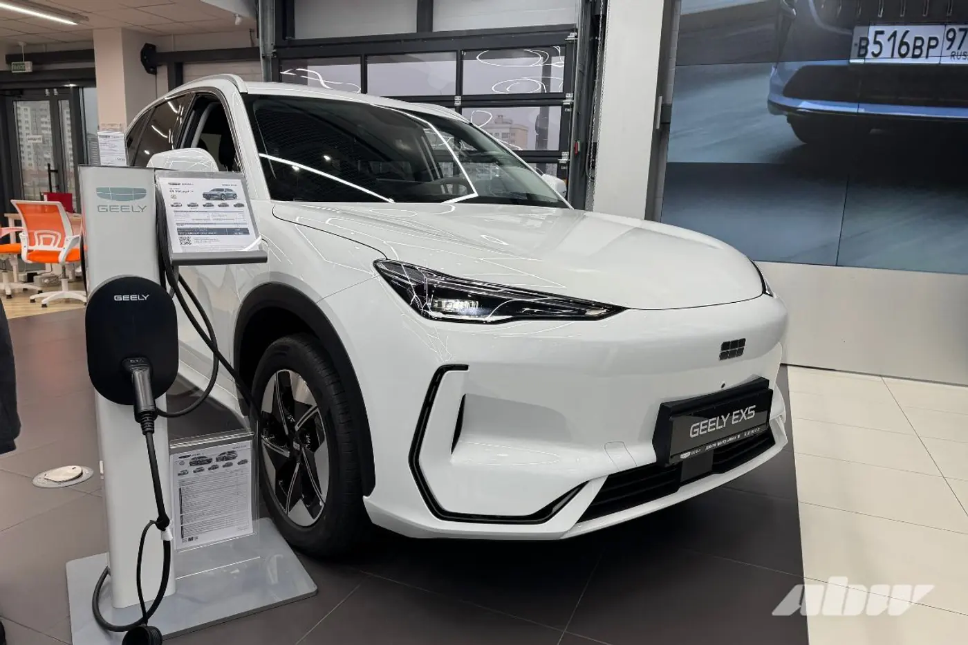 BELGEE, Geely и LADA – сравнили цены в России и Беларуси