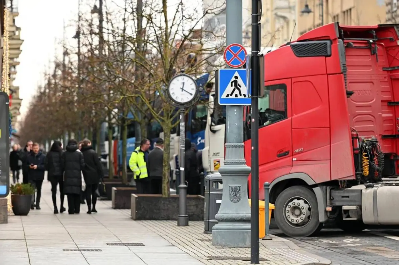 В Литве перевозчики, которые не могут вернуть фуры из Беларуси, провели акции протеста