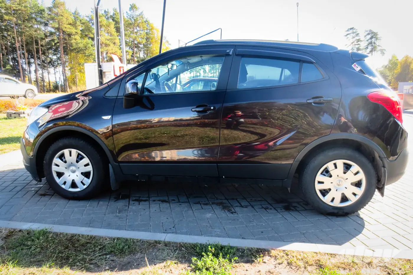 Opel_Mokka_сбоку