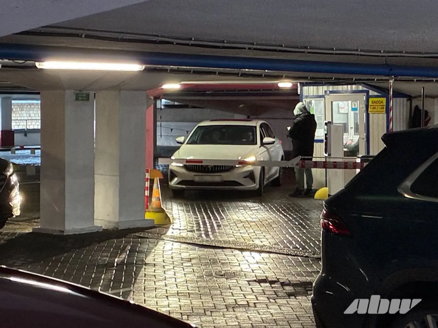 «Отдельный вид искусства»: эти минские паркинги вызывают трудности у водителей