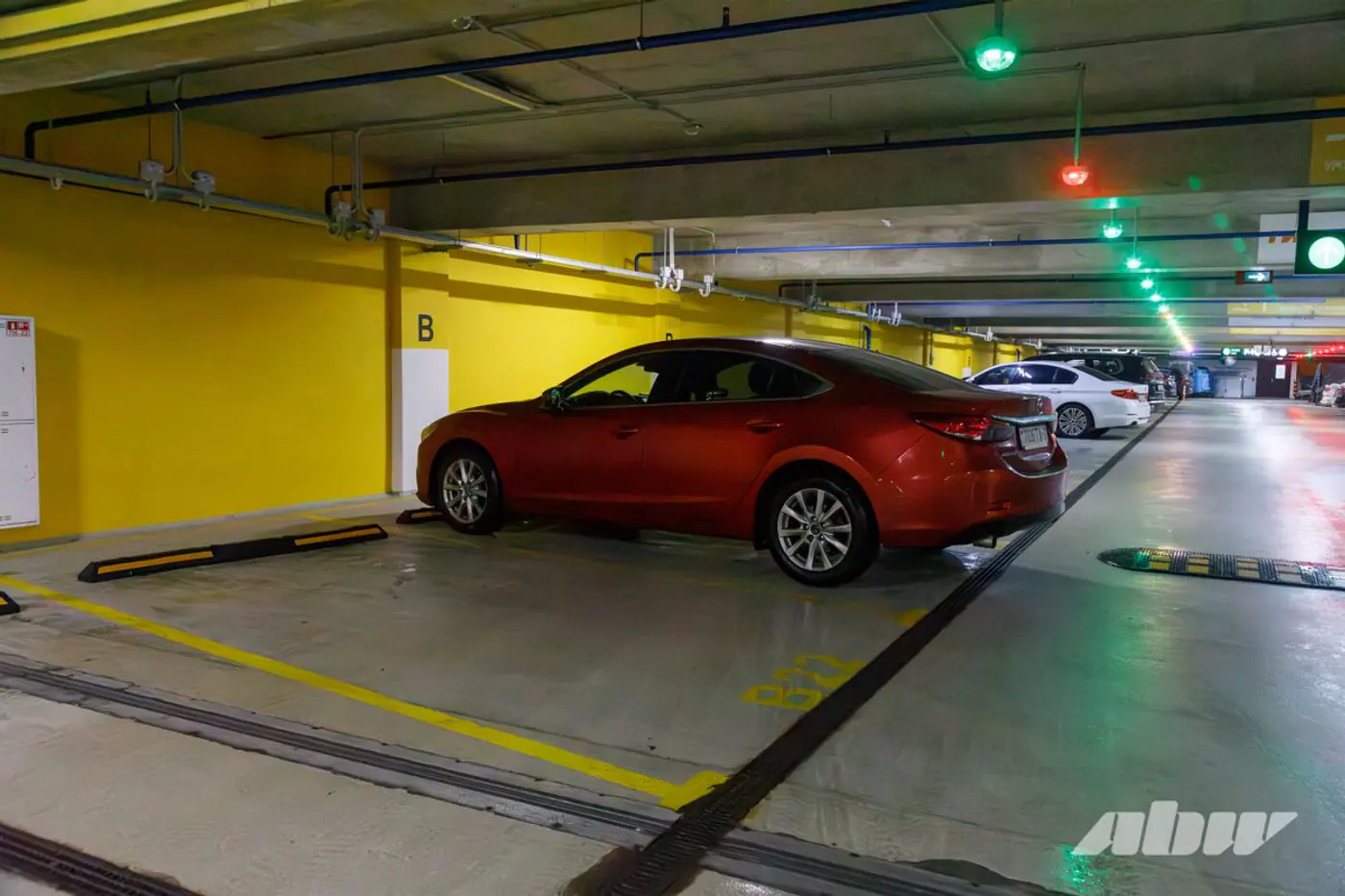 «Отдельный вид искусства»: эти минские паркинги вызывают трудности у водителей