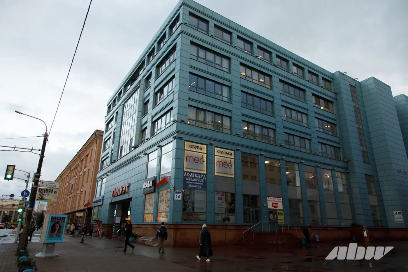 «Отдельный вид искусства»: эти минские паркинги вызывают трудности у водителей