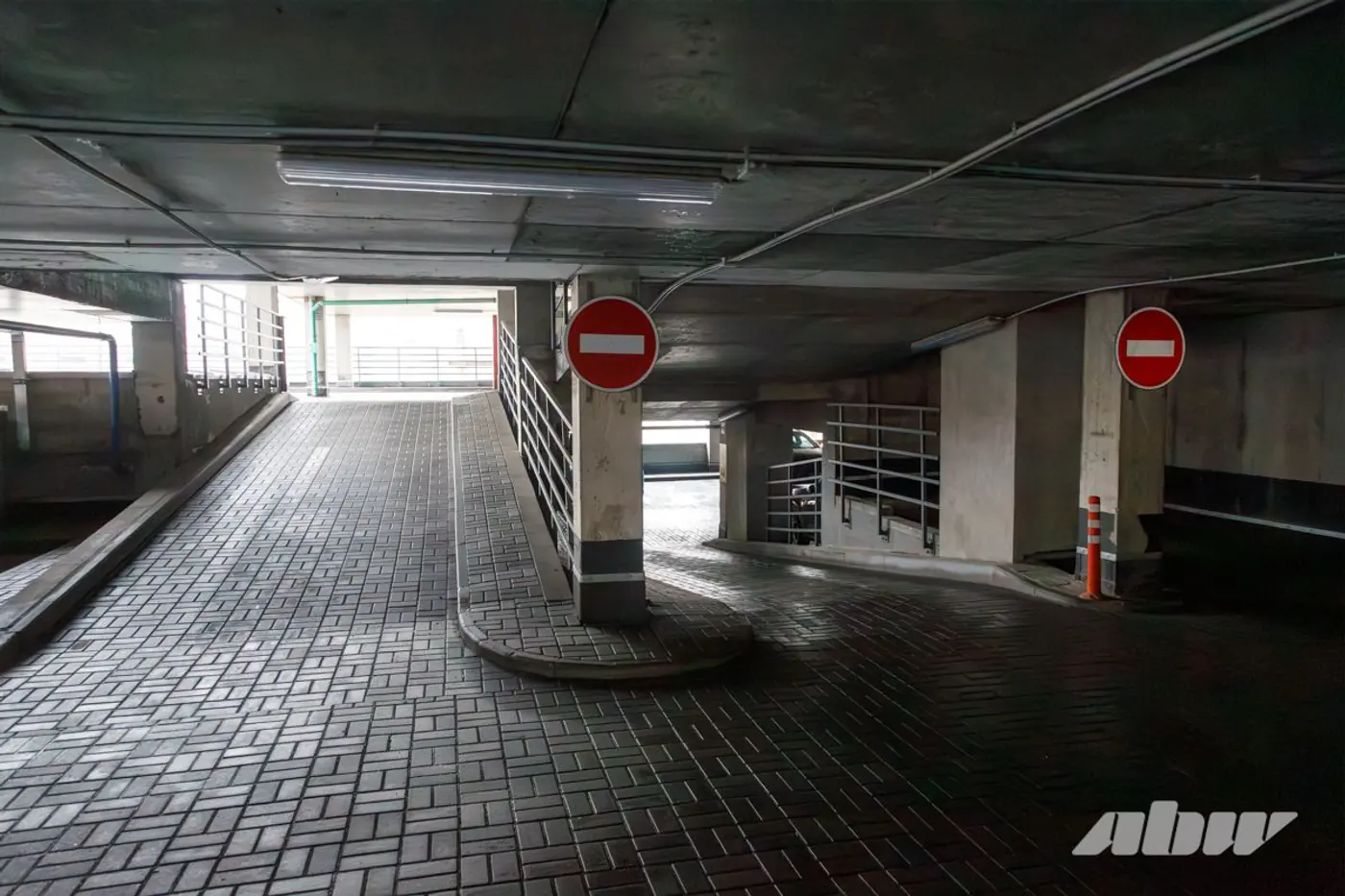 «Отдельный вид искусства»: эти минские паркинги вызывают трудности у водителей