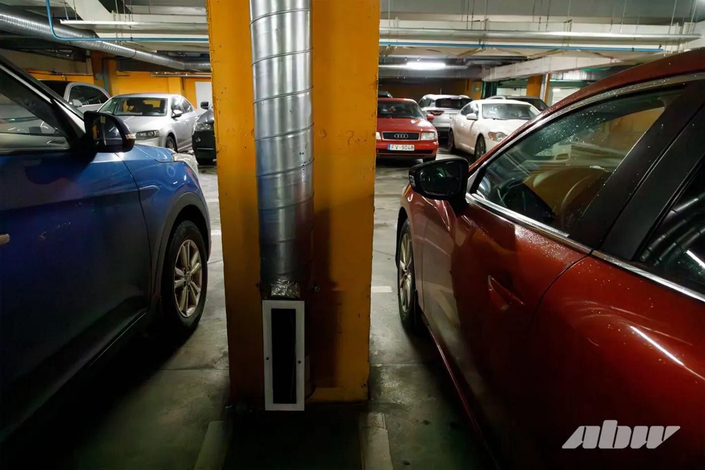 «Отдельный вид искусства»: эти минские паркинги вызывают трудности у водителей