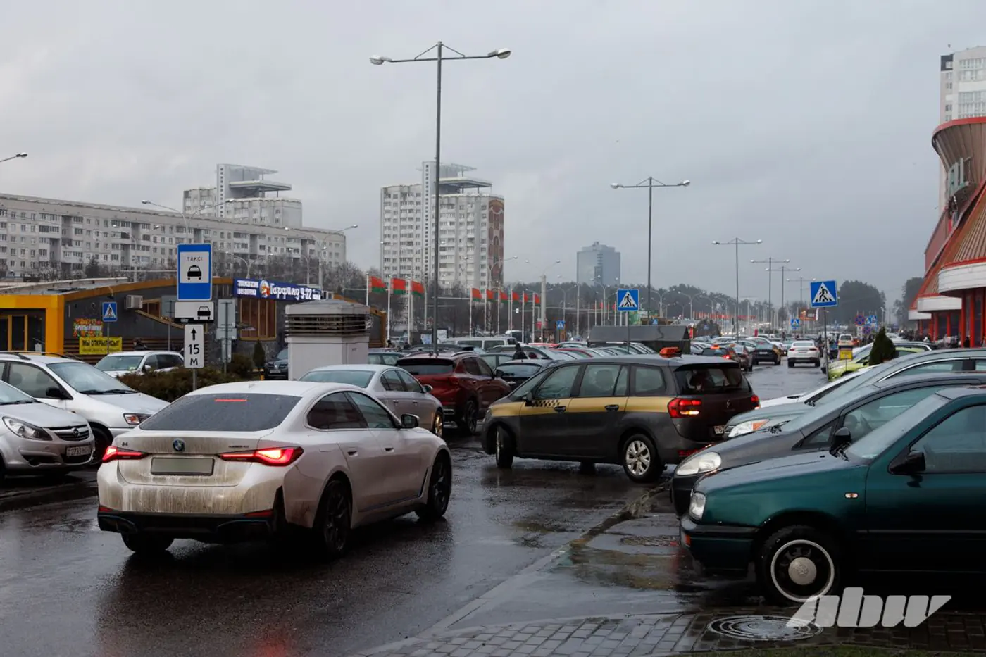 «Отдельный вид искусства»: эти минские паркинги вызывают трудности у водителей