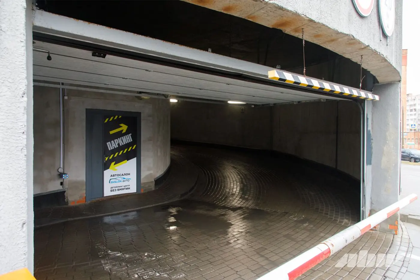 «Отдельный вид искусства»: эти минские паркинги вызывают трудности у водителей