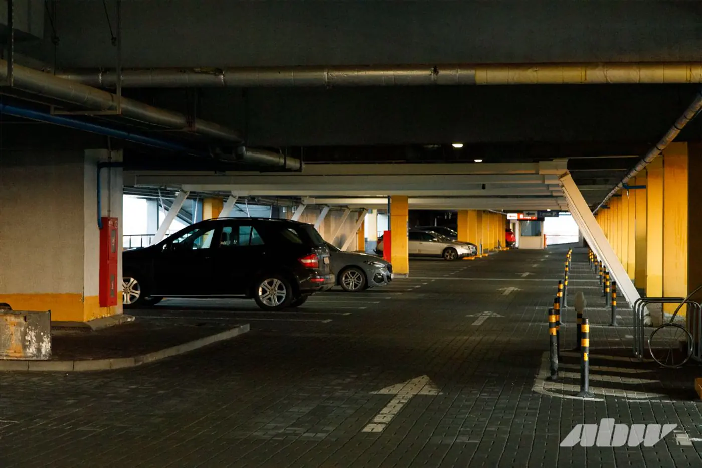 «Отдельный вид искусства»: эти минские паркинги вызывают трудности у водителей