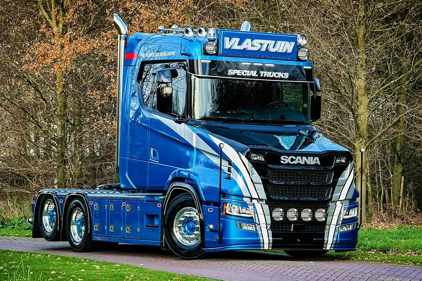 100-й капотник Scania: голландцы создали роскошного юбиляра