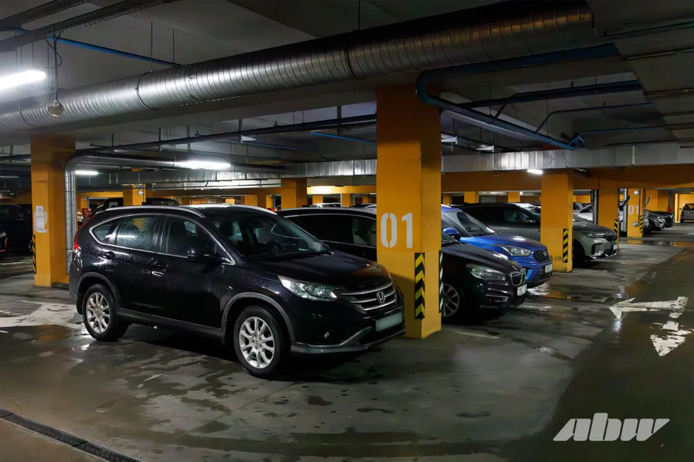 «Отдельный вид искусства»: эти минские паркинги вызывают трудности у водителей